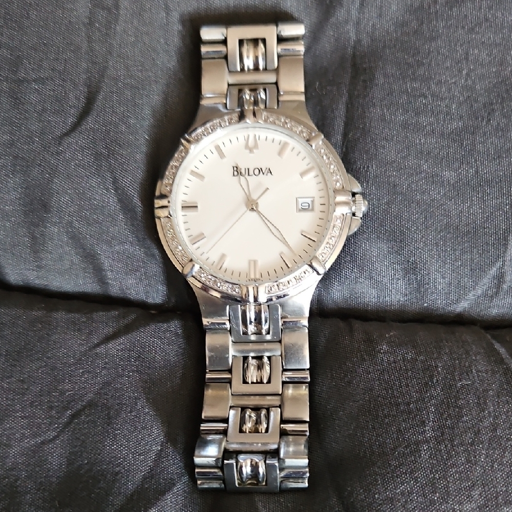 Bulova 96E00 Diamond Men's Quartz Watch.